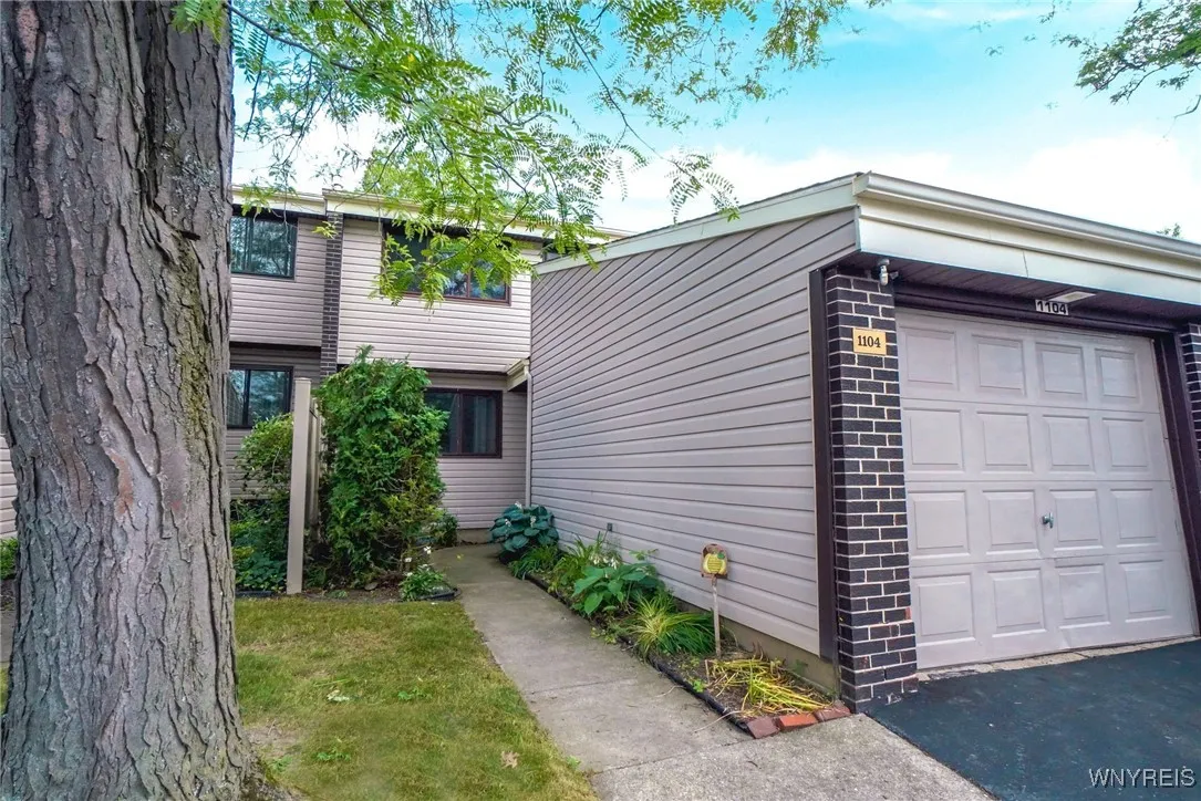 1104 Netherton Court, Amherst, New York 14051, Amherst, New York 14051, 3 Bedrooms Bedrooms, 7 Rooms Rooms,2 BathroomsBathrooms,Residential,For Sale,1104 Netherton Court, Amherst, New York 14051,B1621760