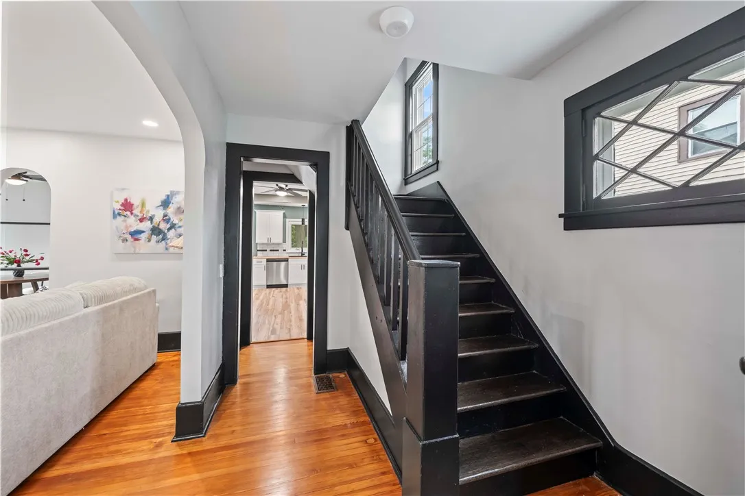 Wooden Staircase to 2nd floor