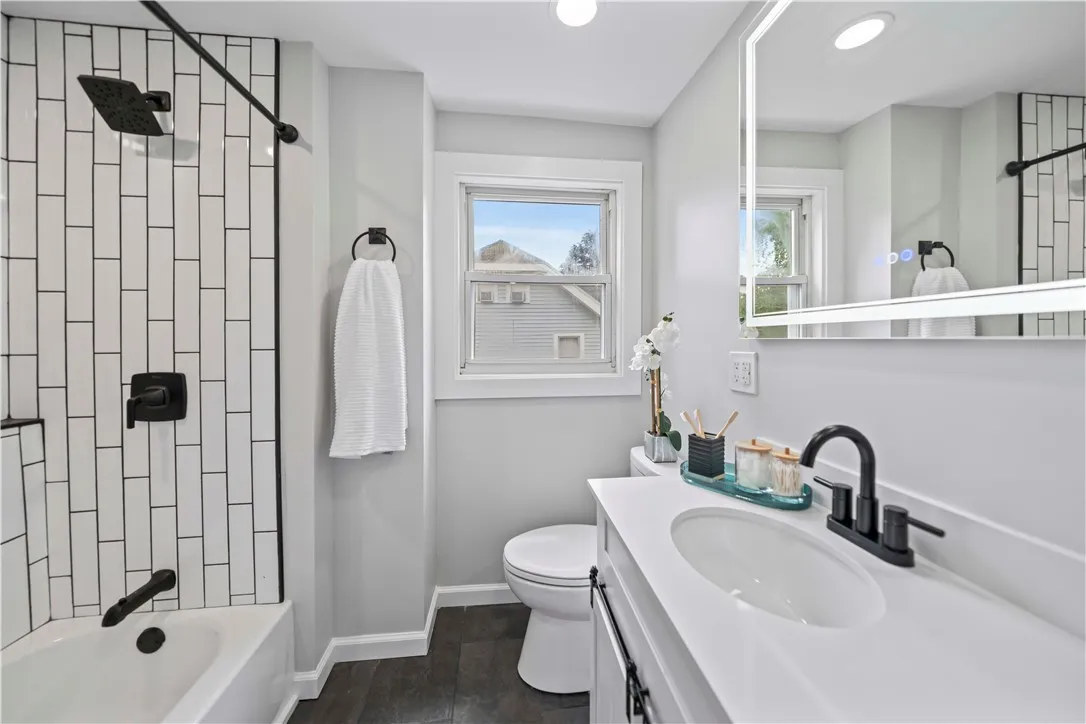 Fully remodeled 2nd floor full bath
