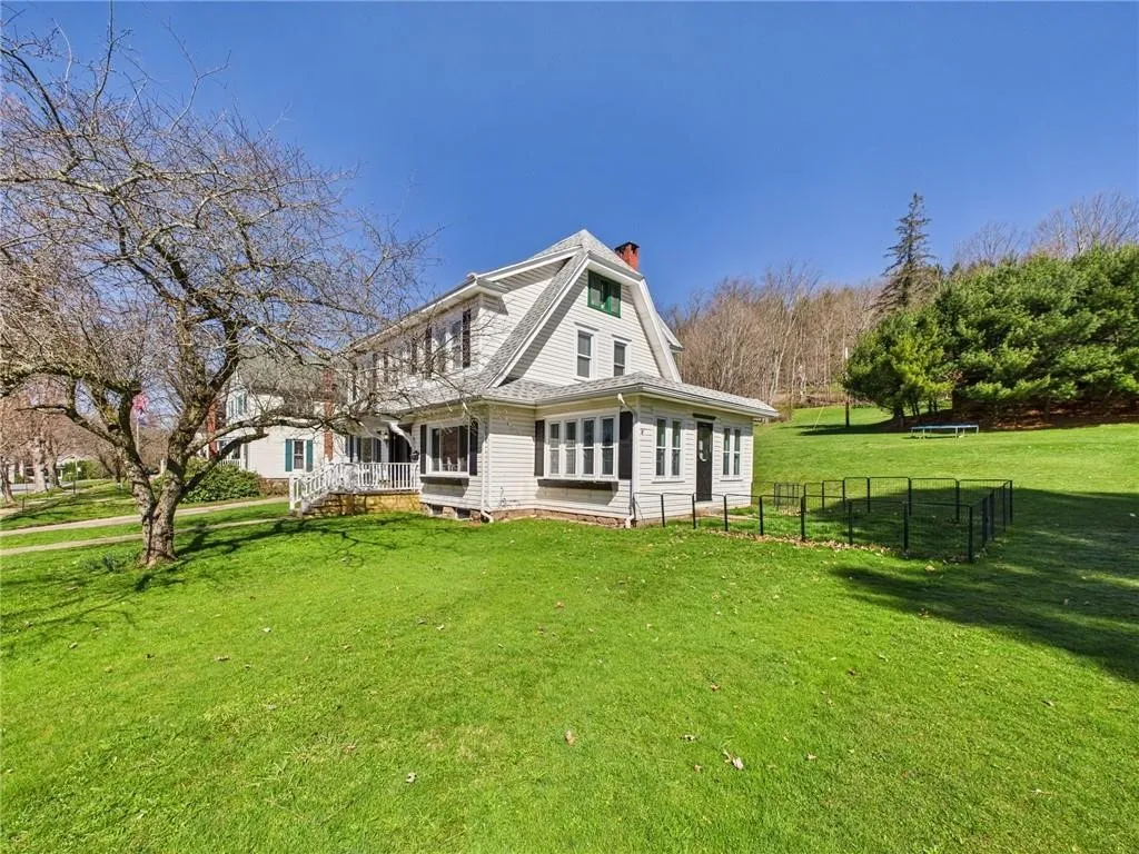 1010 West Main Street, Smethport Boro, Pennsylvani, Smethport Boro, Pennsylvania 16749, 4 Bedrooms Bedrooms, 10 Rooms Rooms,2 BathroomsBathrooms,Residential,For Sale,1010 West Main Street, Smethport Boro, Pennsylvani,R1621063