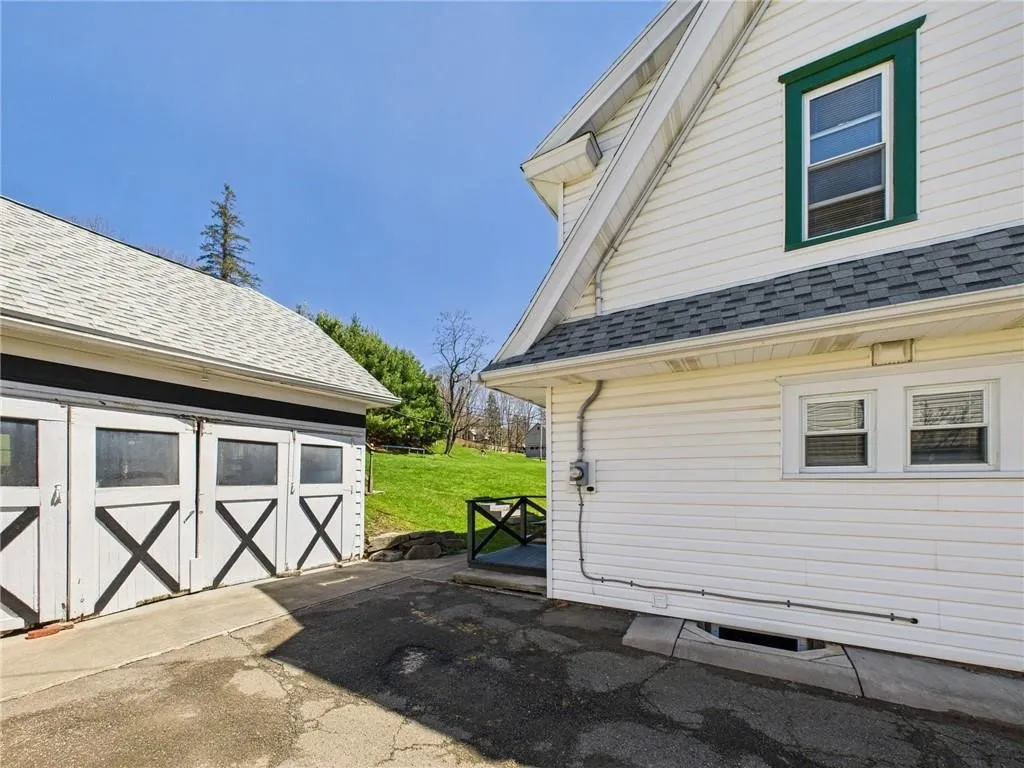 1010 West Main Street, Smethport Boro, Pennsylvani, Smethport Boro, Pennsylvania 16749, 4 Bedrooms Bedrooms, 10 Rooms Rooms,2 BathroomsBathrooms,Residential,For Sale,1010 West Main Street, Smethport Boro, Pennsylvani,R1621063