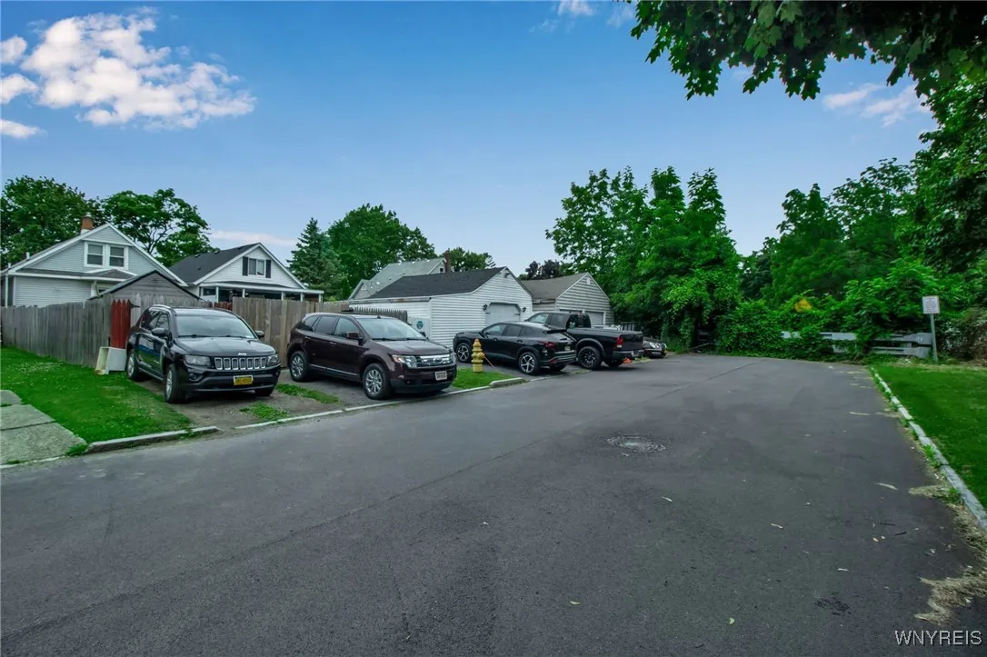 1007 87th Street, Niagara Falls, New York 14304, Niagara Falls, New York 14304, 3 Bedrooms Bedrooms, 7 Rooms Rooms,2 BathroomsBathrooms,Residential,For Sale,1007 87th Street, Niagara Falls, New York 14304,B1621776