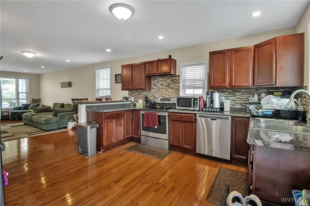 1007 87th Street, Niagara Falls, New York 14304, Niagara Falls, New York 14304, 3 Bedrooms Bedrooms, 7 Rooms Rooms,2 BathroomsBathrooms,Residential,For Sale,1007 87th Street, Niagara Falls, New York 14304,B1621776