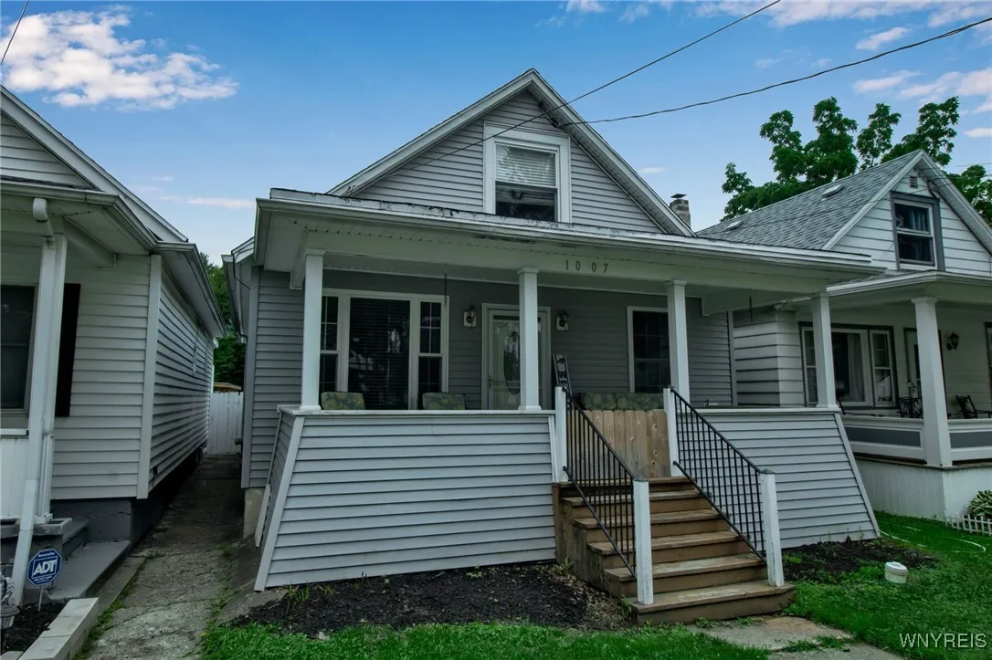 1007 87th Street, Niagara Falls, New York 14304, Niagara Falls, New York 14304, 3 Bedrooms Bedrooms, 7 Rooms Rooms,2 BathroomsBathrooms,Residential,For Sale,1007 87th Street, Niagara Falls, New York 14304,B1621776