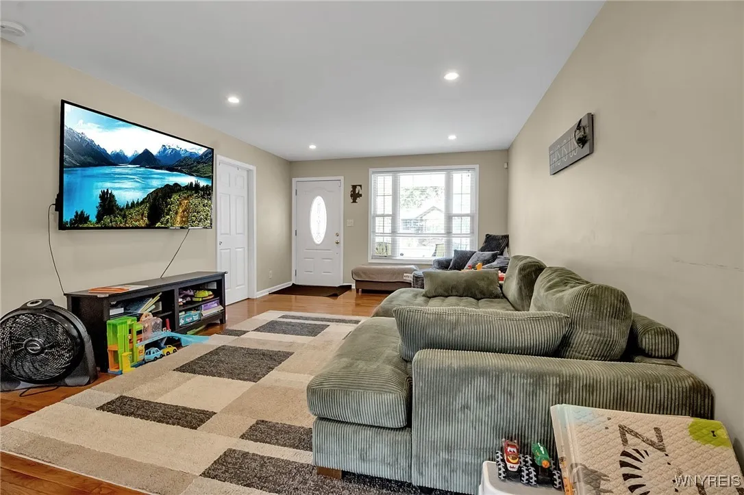 1007 87th Street, Niagara Falls, New York 14304, Niagara Falls, New York 14304, 3 Bedrooms Bedrooms, 7 Rooms Rooms,2 BathroomsBathrooms,Residential,For Sale,1007 87th Street, Niagara Falls, New York 14304,B1621776