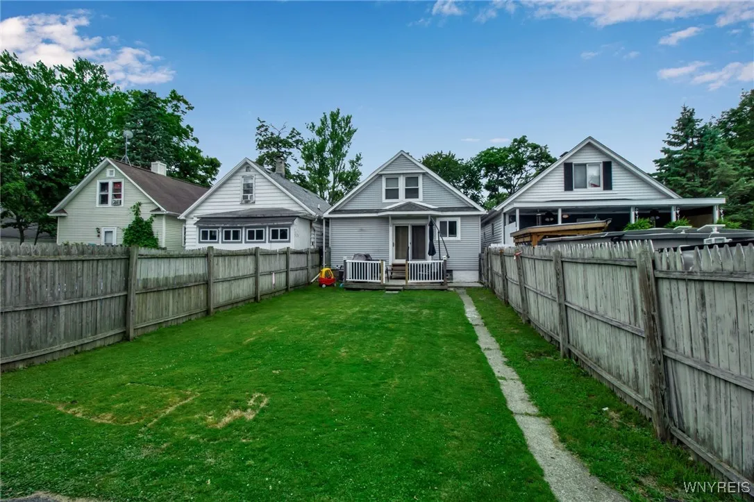 1007 87th Street, Niagara Falls, New York 14304, Niagara Falls, New York 14304, 3 Bedrooms Bedrooms, 7 Rooms Rooms,2 BathroomsBathrooms,Residential,For Sale,1007 87th Street, Niagara Falls, New York 14304,B1621776