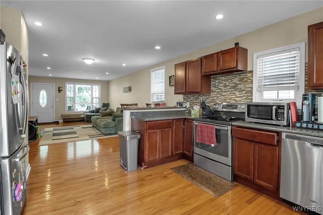 1007 87th Street, Niagara Falls, New York 14304, Niagara Falls, New York 14304, 3 Bedrooms Bedrooms, 7 Rooms Rooms,2 BathroomsBathrooms,Residential,For Sale,1007 87th Street, Niagara Falls, New York 14304,B1621776