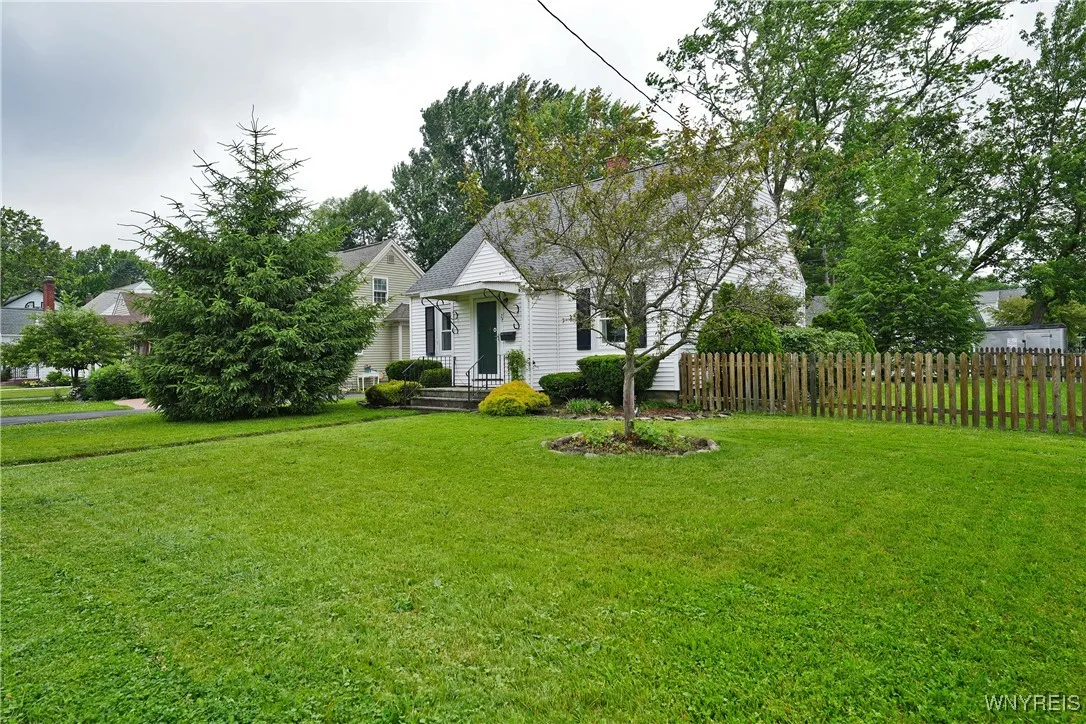 28 Huntington Court, Hamburg, New York 14075, Hamburg, New York 14075, 3 Bedrooms Bedrooms, 8 Rooms Rooms,1 BathroomBathrooms,Residential,For Sale,28 Huntington Court, Hamburg, New York 14075,B1618354
