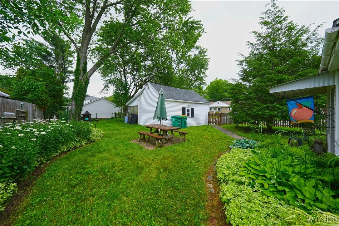 28 Huntington Court, Hamburg, New York 14075, Hamburg, New York 14075, 3 Bedrooms Bedrooms, 8 Rooms Rooms,1 BathroomBathrooms,Residential,For Sale,28 Huntington Court, Hamburg, New York 14075,B1618354