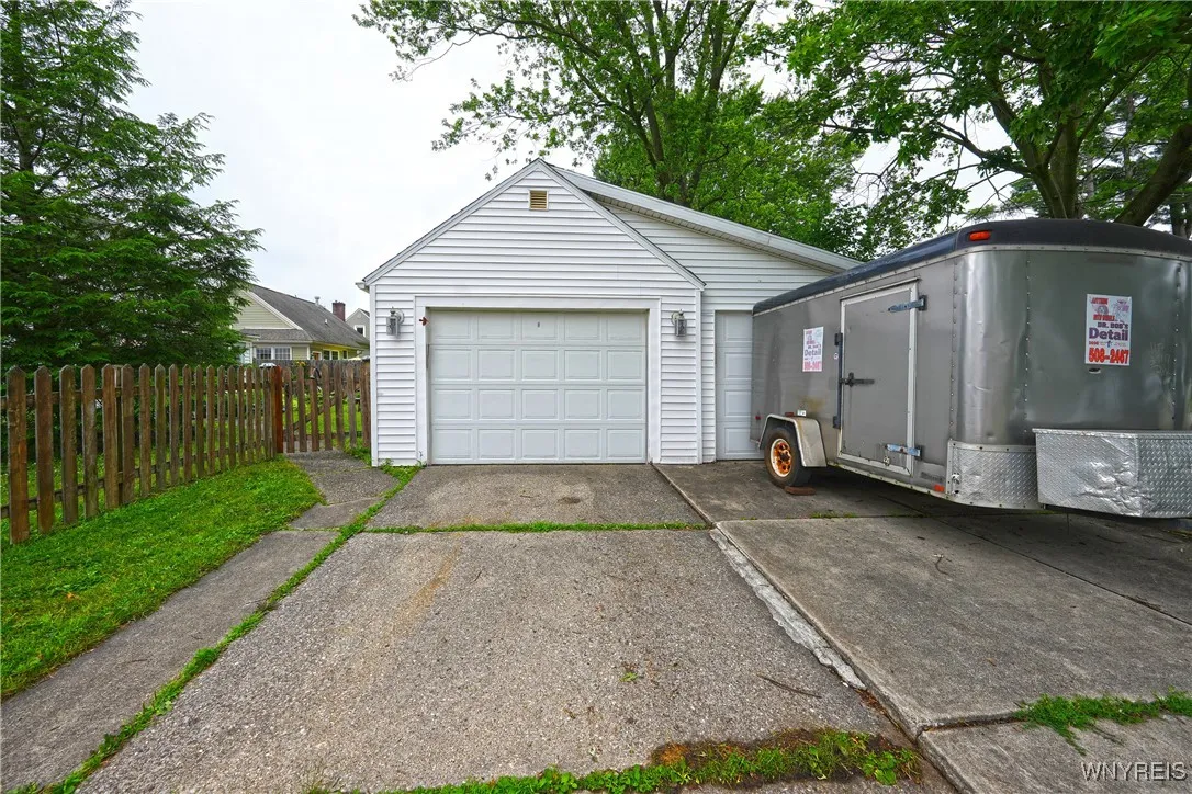 28 Huntington Court, Hamburg, New York 14075, Hamburg, New York 14075, 3 Bedrooms Bedrooms, 8 Rooms Rooms,1 BathroomBathrooms,Residential,For Sale,28 Huntington Court, Hamburg, New York 14075,B1618354