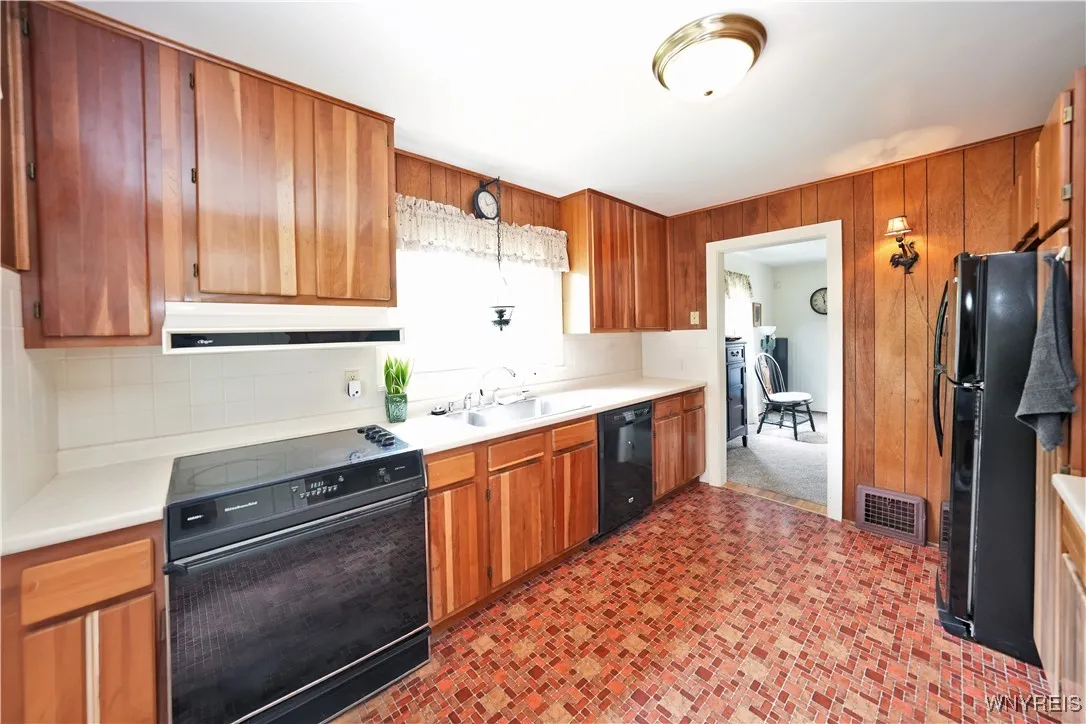 28 Huntington Court, Hamburg, New York 14075, Hamburg, New York 14075, 3 Bedrooms Bedrooms, 8 Rooms Rooms,1 BathroomBathrooms,Residential,For Sale,28 Huntington Court, Hamburg, New York 14075,B1618354