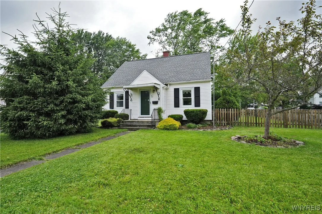 28 Huntington Court, Hamburg, New York 14075, Hamburg, New York 14075, 3 Bedrooms Bedrooms, 8 Rooms Rooms,1 BathroomBathrooms,Residential,For Sale,28 Huntington Court, Hamburg, New York 14075,B1618354