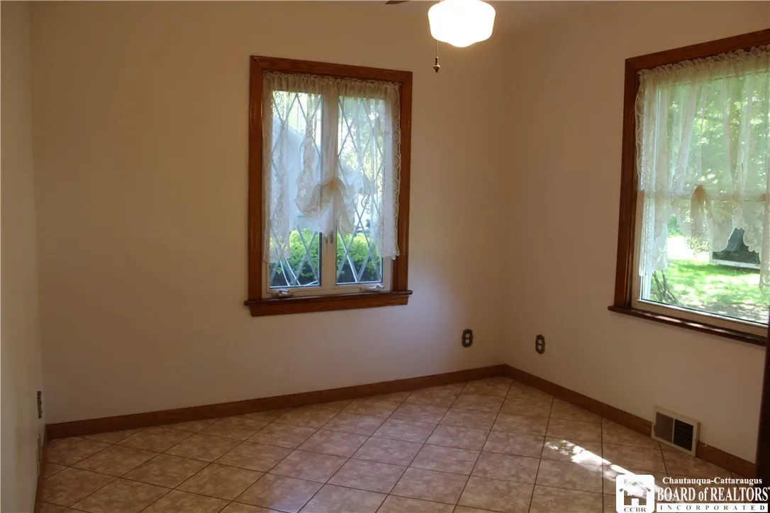 410 Chestnut Street, Pomfret, New York 14063, Pomfret, New York 14063, 2 Bedrooms Bedrooms, 6 Rooms Rooms,2 BathroomsBathrooms,Residential,For Sale,410 Chestnut Street, Pomfret, New York 14063,R1621755