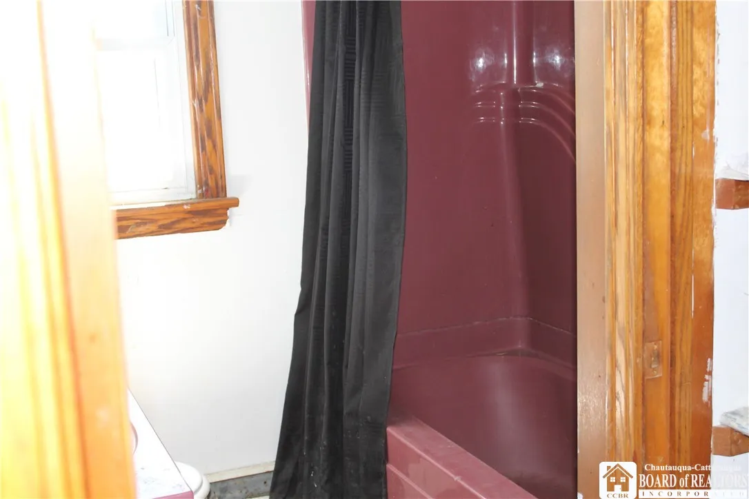 410 Chestnut Street, Pomfret, New York 14063, Pomfret, New York 14063, 2 Bedrooms Bedrooms, 6 Rooms Rooms,2 BathroomsBathrooms,Residential,For Sale,410 Chestnut Street, Pomfret, New York 14063,R1621755