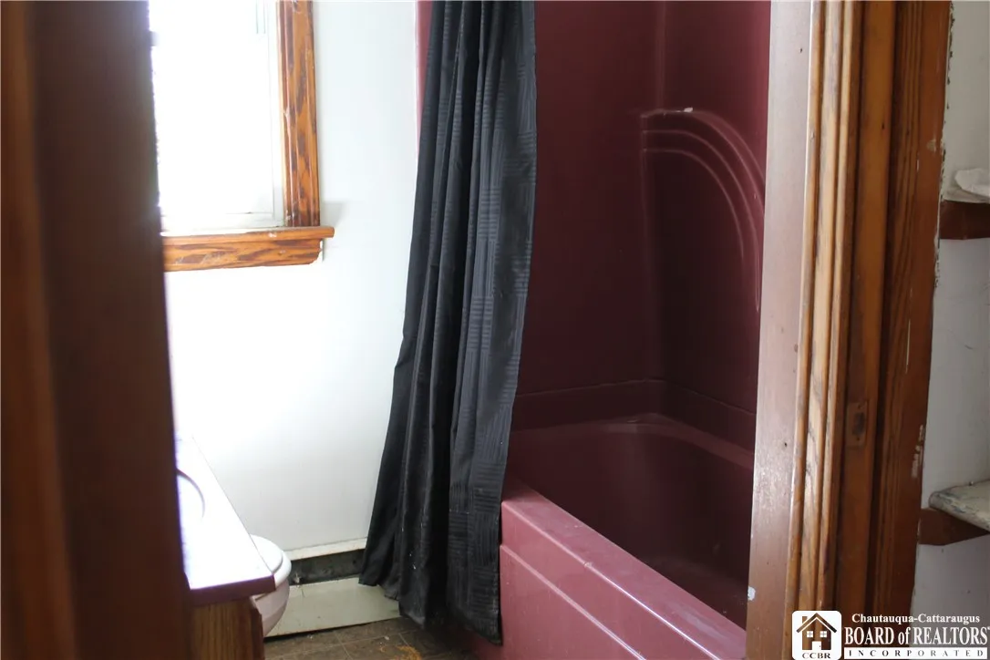 410 Chestnut Street, Pomfret, New York 14063, Pomfret, New York 14063, 2 Bedrooms Bedrooms, 6 Rooms Rooms,2 BathroomsBathrooms,Residential,For Sale,410 Chestnut Street, Pomfret, New York 14063,R1621755