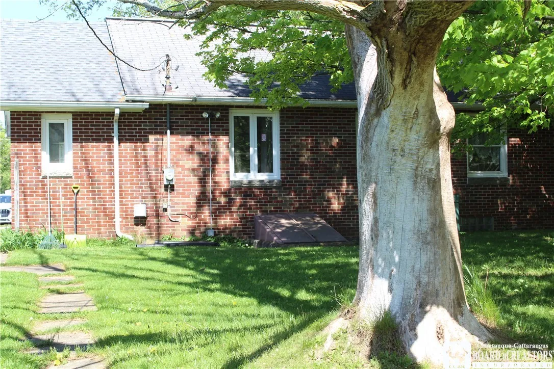 410 Chestnut Street, Pomfret, New York 14063, Pomfret, New York 14063, 2 Bedrooms Bedrooms, 6 Rooms Rooms,2 BathroomsBathrooms,Residential,For Sale,410 Chestnut Street, Pomfret, New York 14063,R1621755