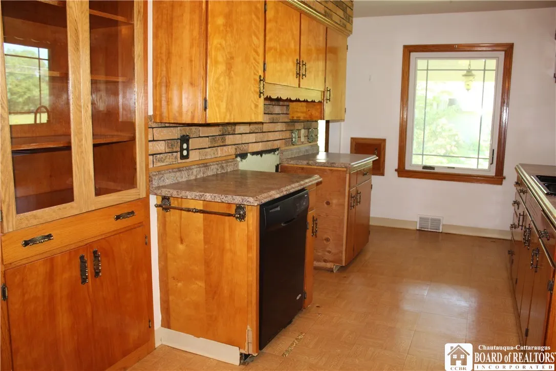 410 Chestnut Street, Pomfret, New York 14063, Pomfret, New York 14063, 2 Bedrooms Bedrooms, 6 Rooms Rooms,2 BathroomsBathrooms,Residential,For Sale,410 Chestnut Street, Pomfret, New York 14063,R1621755