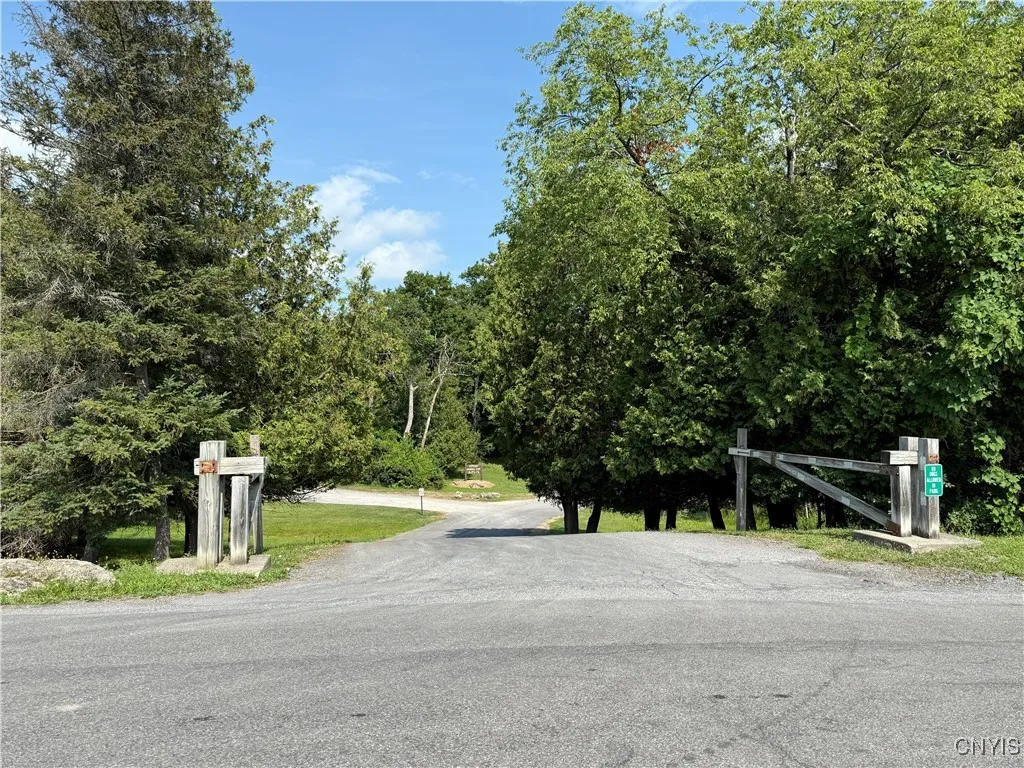 2359 Sands Road, Camillus, New York 13031, Camillus, New York 13031, 3 Bedrooms Bedrooms, 6 Rooms Rooms,1 BathroomBathrooms,Residential,For Sale,2359 Sands Road, Camillus, New York 13031,S1621295
