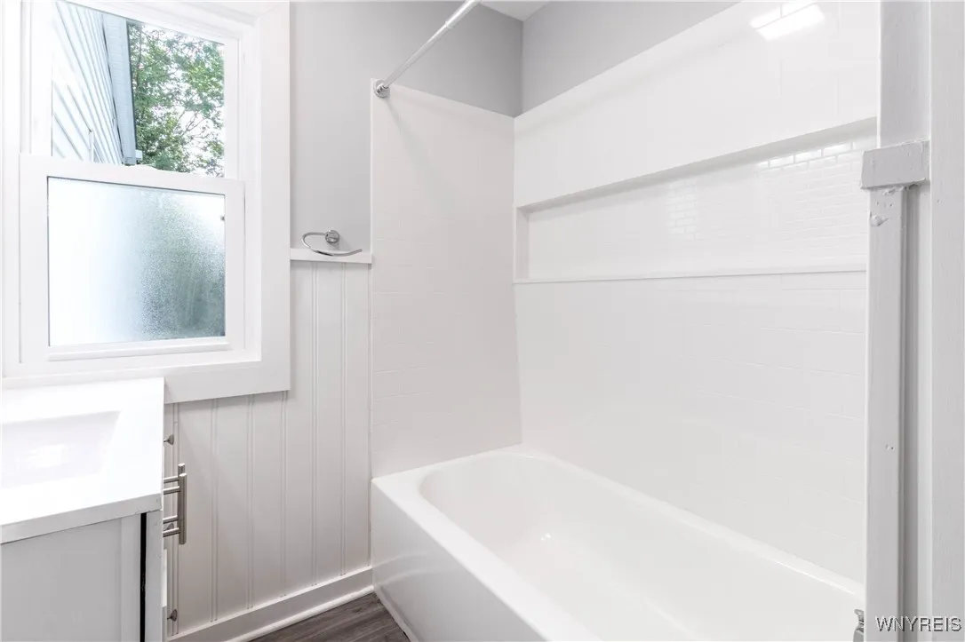 First Floor Main Bathroom
