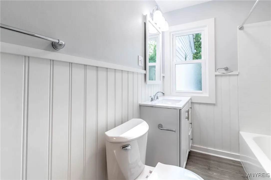 First Floor Main Bathroom