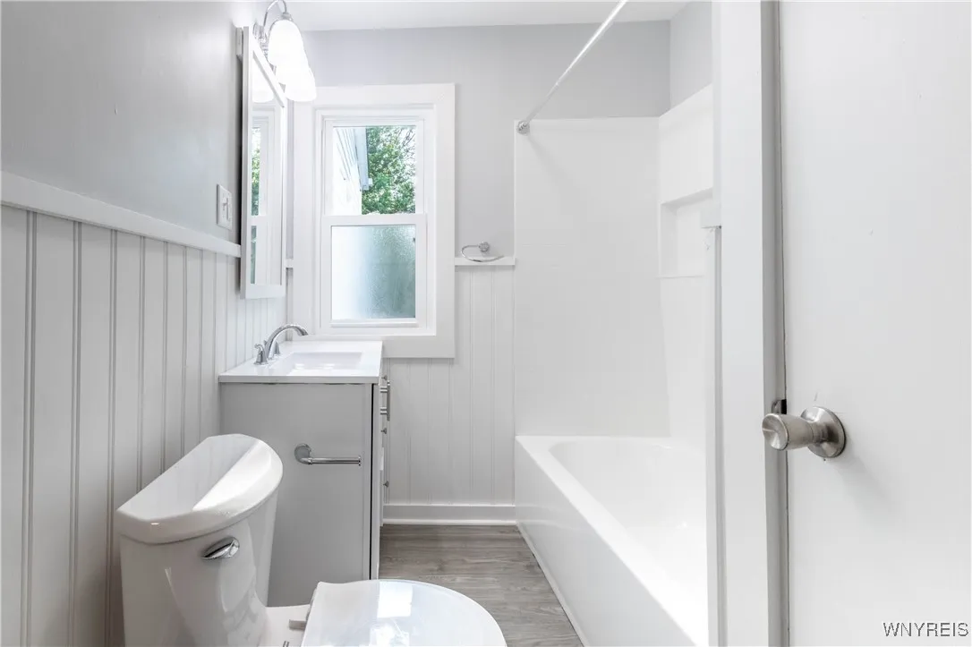 First Floor Main Bathroom