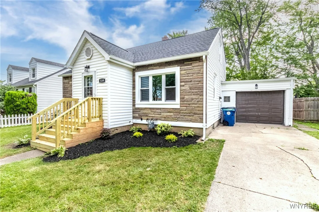 539 Windermere Boulevard, Amherst, New York 14226, Amherst, New York 14226, 4 Bedrooms Bedrooms, 9 Rooms Rooms,1 BathroomBathrooms,Residential,For Sale,539 Windermere Boulevard, Amherst, New York 14226,B1621185