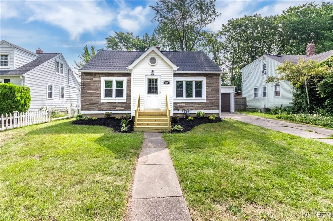 539 Windermere Boulevard, Amherst, New York 14226, Amherst, New York 14226, 4 Bedrooms Bedrooms, 9 Rooms Rooms,1 BathroomBathrooms,Residential,For Sale,539 Windermere Boulevard, Amherst, New York 14226,B1621185