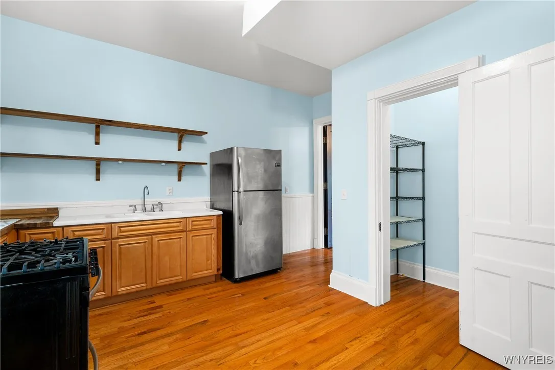 136 Prospect Avenue, Buffalo, New York 14201, Buffalo, New York 14201, 3 Bedrooms Bedrooms, 7 Rooms Rooms,2 BathroomsBathrooms,Residential Lease,For Rent,136 Prospect Avenue, Buffalo, New York 14201,B1620041