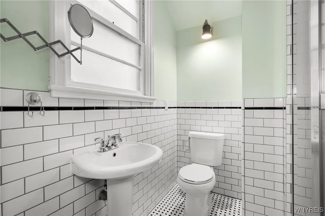 136 Prospect Avenue, Buffalo, New York 14201, Buffalo, New York 14201, 3 Bedrooms Bedrooms, 7 Rooms Rooms,2 BathroomsBathrooms,Residential Lease,For Rent,136 Prospect Avenue, Buffalo, New York 14201,B1620041
