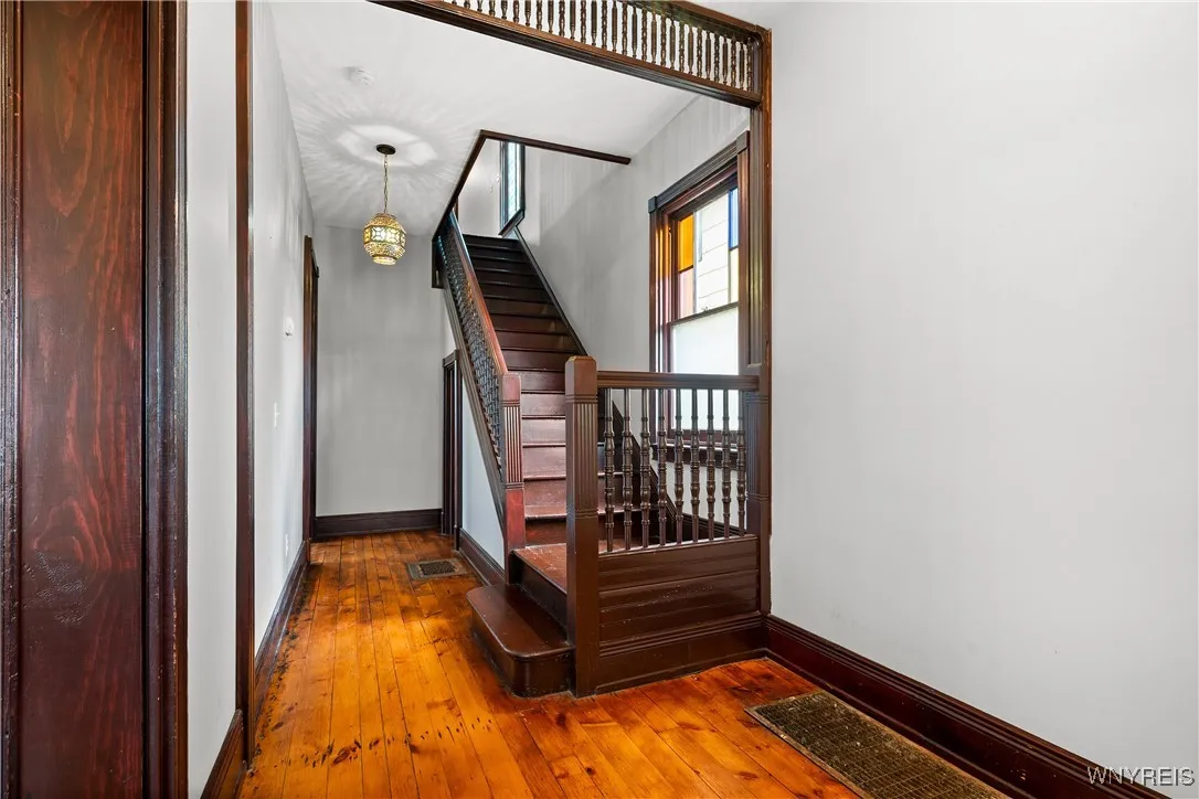 136 Prospect Avenue, Buffalo, New York 14201, Buffalo, New York 14201, 3 Bedrooms Bedrooms, 7 Rooms Rooms,2 BathroomsBathrooms,Residential Lease,For Rent,136 Prospect Avenue, Buffalo, New York 14201,B1620041