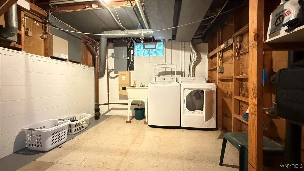 829 Deerfield Drive, North Tonawanda, New York 141, North Tonawanda, New York 14120, 4 Bedrooms Bedrooms, 10 Rooms Rooms,1 BathroomBathrooms,Residential,For Sale,829 Deerfield Drive, North Tonawanda, New York 141,B1621791