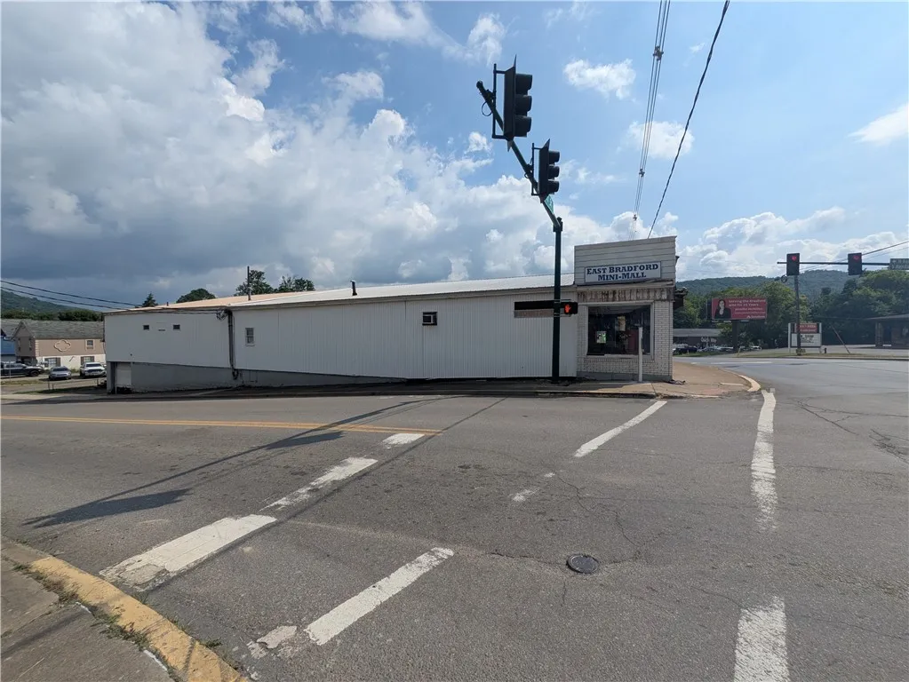 443 East Main Street, Bradford City, Pennsylvania, Bradford City, Pennsylvania 16701, ,Commercial Sale,For Sale,443 East Main Street, Bradford City, Pennsylvania ,R1621633
