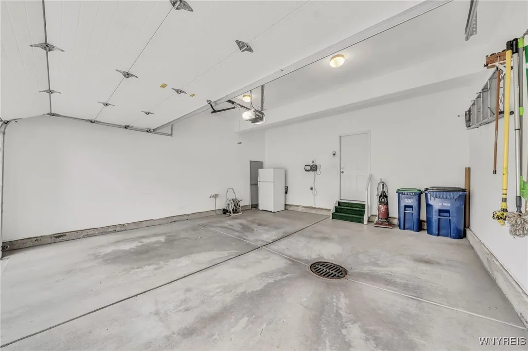 70 Haverford Lane, Amherst, New York 14221, Amherst, New York 14221, 3 Bedrooms Bedrooms, 11 Rooms Rooms,2 BathroomsBathrooms,Residential,For Sale,70 Haverford Lane, Amherst, New York 14221,B1621370