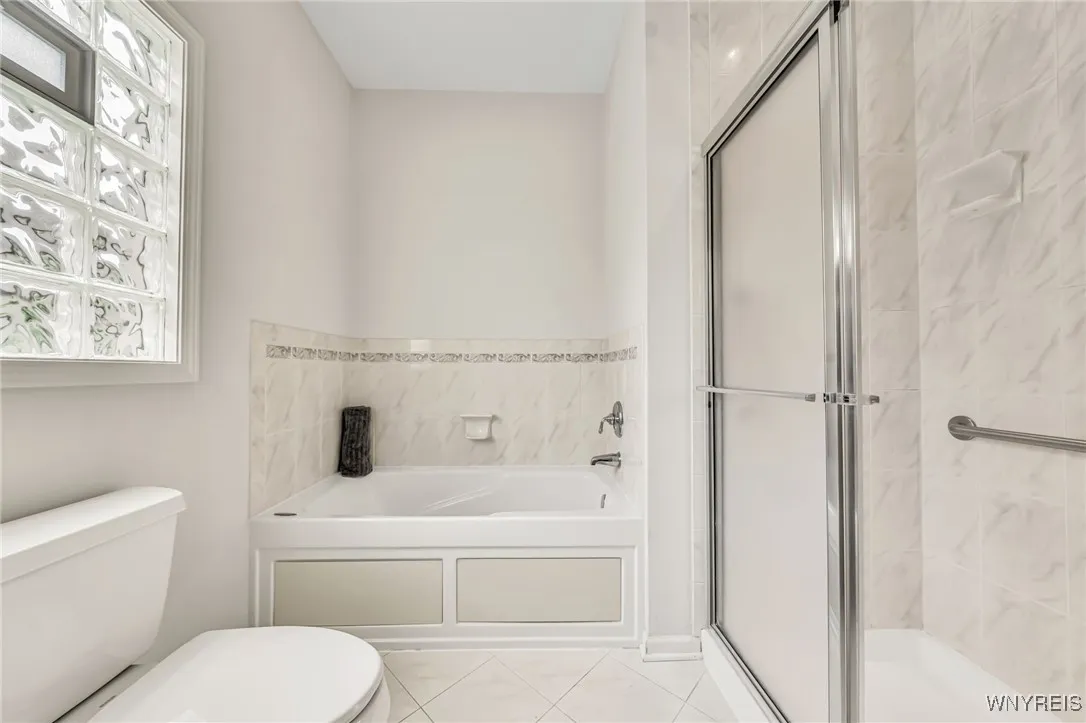 70 Haverford Lane, Amherst, New York 14221, Amherst, New York 14221, 3 Bedrooms Bedrooms, 11 Rooms Rooms,2 BathroomsBathrooms,Residential,For Sale,70 Haverford Lane, Amherst, New York 14221,B1621708