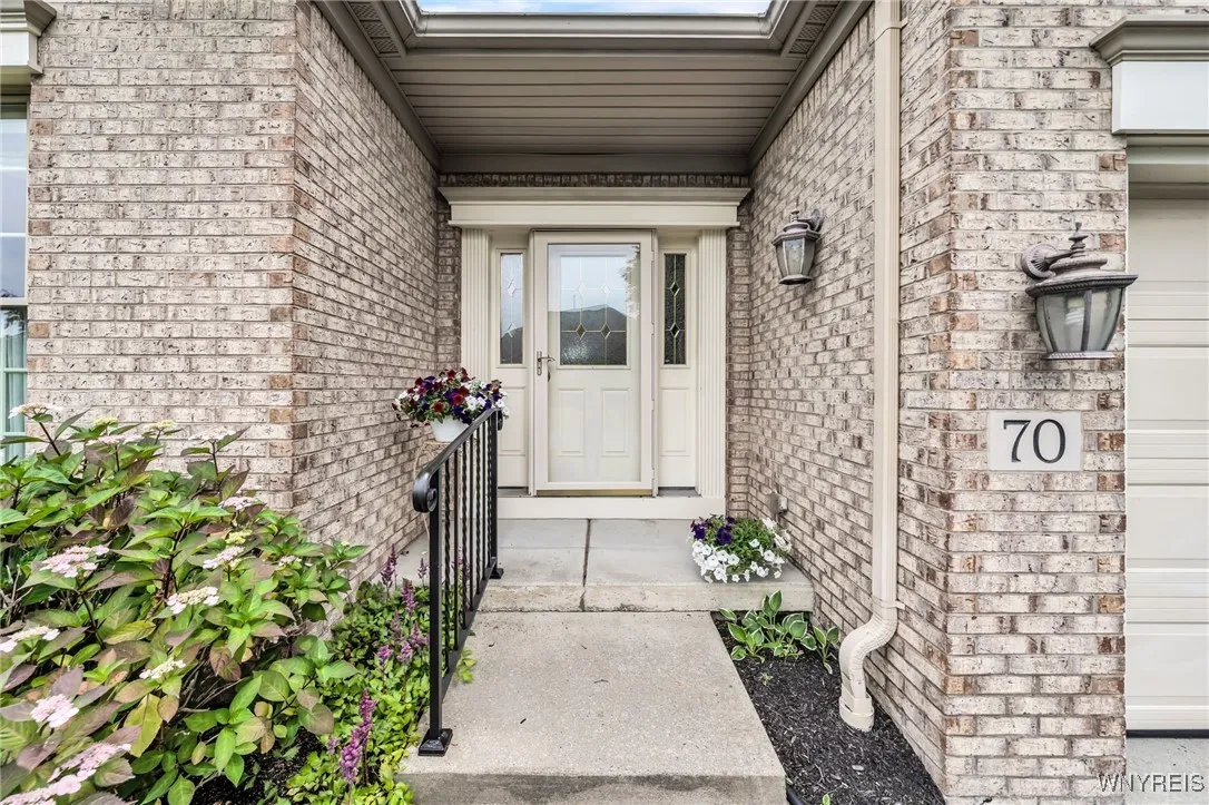70 Haverford Lane, Amherst, New York 14221, Amherst, New York 14221, 3 Bedrooms Bedrooms, 11 Rooms Rooms,2 BathroomsBathrooms,Residential,For Sale,70 Haverford Lane, Amherst, New York 14221,B1621708