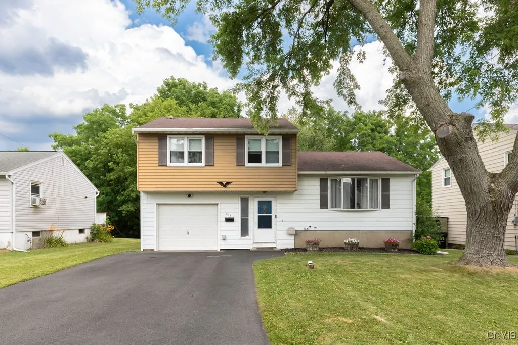 216 Deborah Drive, Salina, New York 13088, Salina, New York 13088, 3 Bedrooms Bedrooms, 8 Rooms Rooms,1 BathroomBathrooms,Residential,Closed,216 Deborah Drive, Salina, New York 13088,0,S1618284