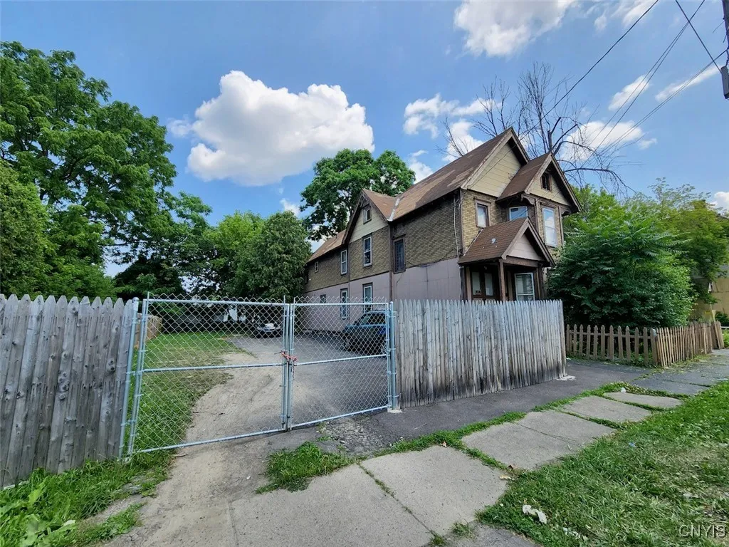 312 Richmond Avenue 314, Syracuse, New York 13204, Syracuse, New York 13204, 6 Bedrooms Bedrooms, ,2 BathroomsBathrooms,Residential,For Sale,312 Richmond Avenue 314, Syracuse, New York 13204,S1620545