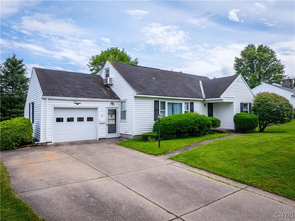 37 Cambridge Road, Whitestown, New York 13492, Whitestown, New York 13492, 4 Bedrooms Bedrooms, 7 Rooms Rooms,2 BathroomsBathrooms,Residential,For Sale,37 Cambridge Road, Whitestown, New York 13492,S1621182