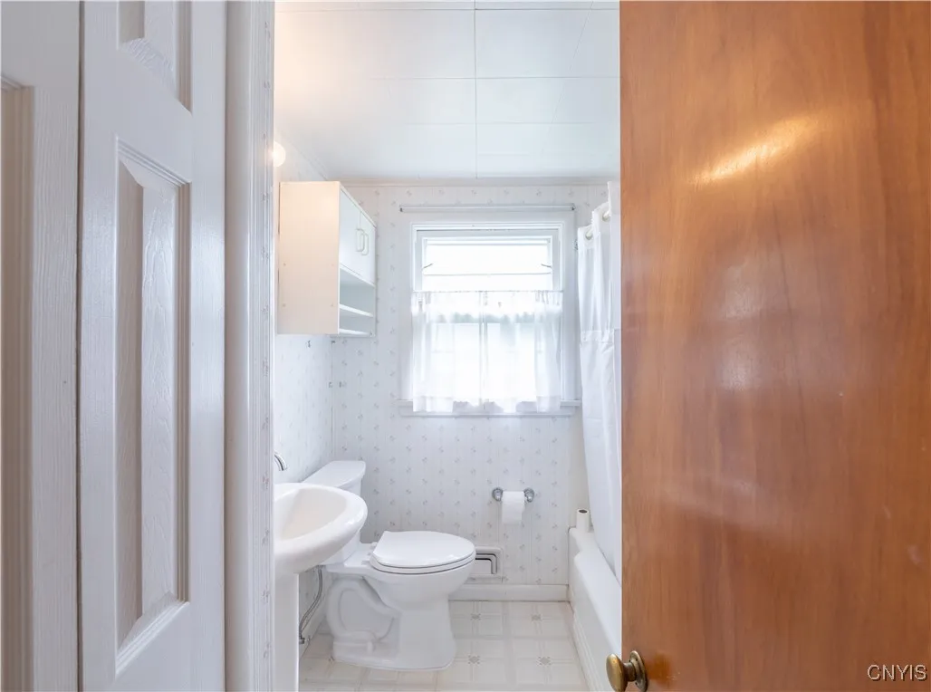 37 Cambridge Road, Whitestown, New York 13492, Whitestown, New York 13492, 4 Bedrooms Bedrooms, 7 Rooms Rooms,2 BathroomsBathrooms,Residential,For Sale,37 Cambridge Road, Whitestown, New York 13492,S1621182