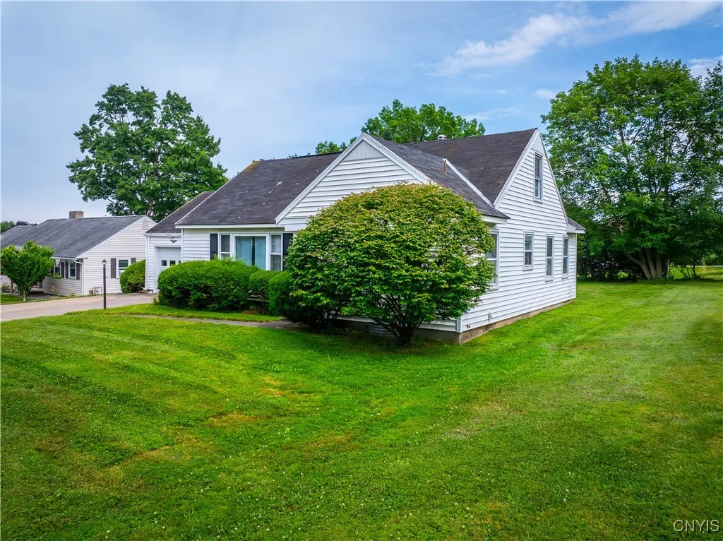 37 Cambridge Road, Whitestown, New York 13492, Whitestown, New York 13492, 4 Bedrooms Bedrooms, 7 Rooms Rooms,2 BathroomsBathrooms,Residential,For Sale,37 Cambridge Road, Whitestown, New York 13492,S1621182
