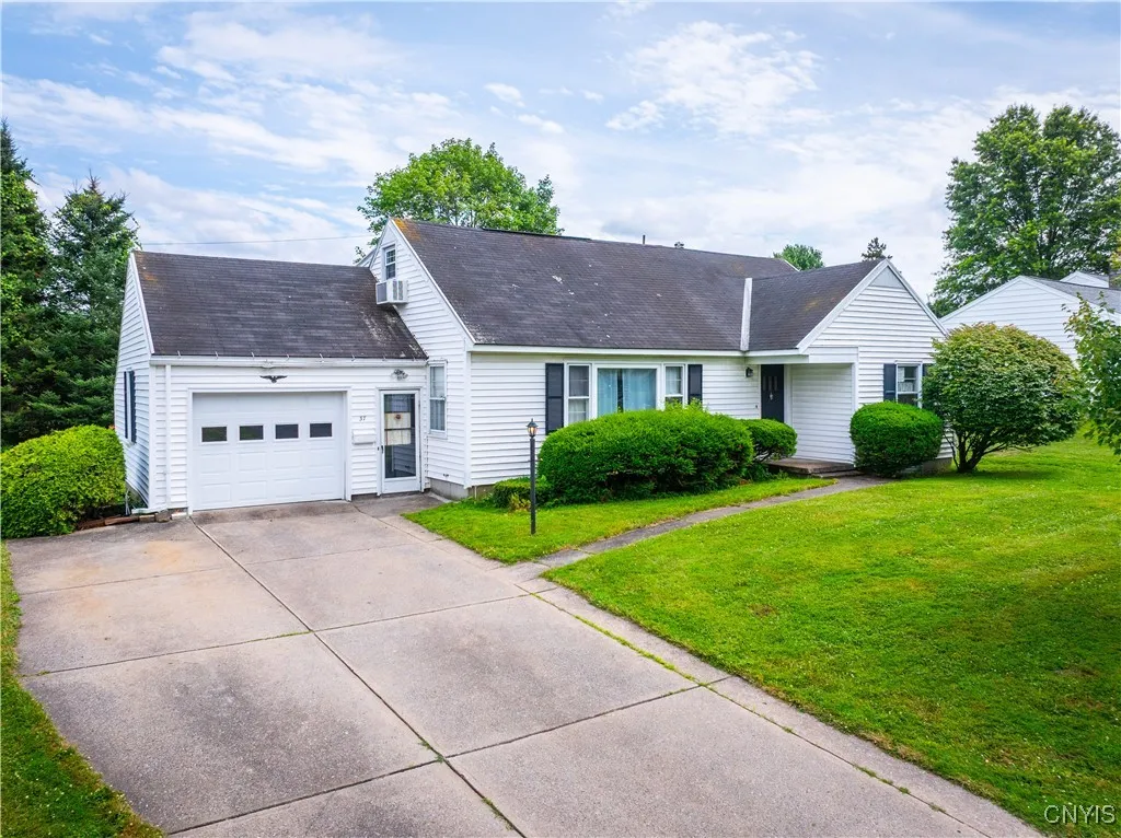37 Cambridge Road, Whitestown, New York 13492, Whitestown, New York 13492, 4 Bedrooms Bedrooms, 7 Rooms Rooms,2 BathroomsBathrooms,Residential,For Sale,37 Cambridge Road, Whitestown, New York 13492,S1621182
