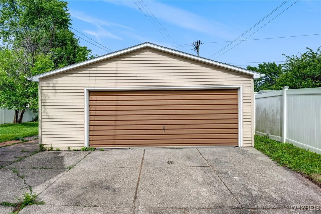 93 Sharon Drive, Tonawanda, New York 14150, Tonawanda, New York 14150, 4 Bedrooms Bedrooms, 6 Rooms Rooms,2 BathroomsBathrooms,Residential,For Sale,93 Sharon Drive, Tonawanda, New York 14150,B1621844