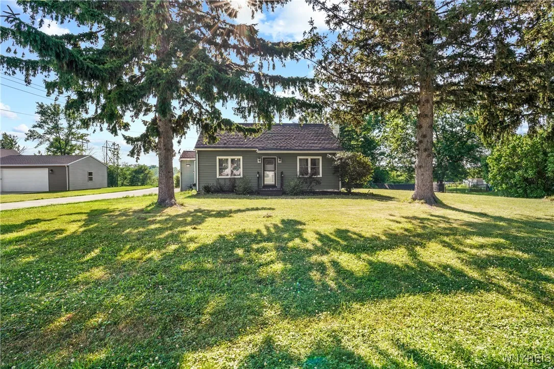 4034 Burke Parkway, Hamburg, New York 14219, Hamburg, New York 14219, 3 Bedrooms Bedrooms, 6 Rooms Rooms,2 BathroomsBathrooms,Residential,For Sale,4034 Burke Parkway, Hamburg, New York 14219,B1621568