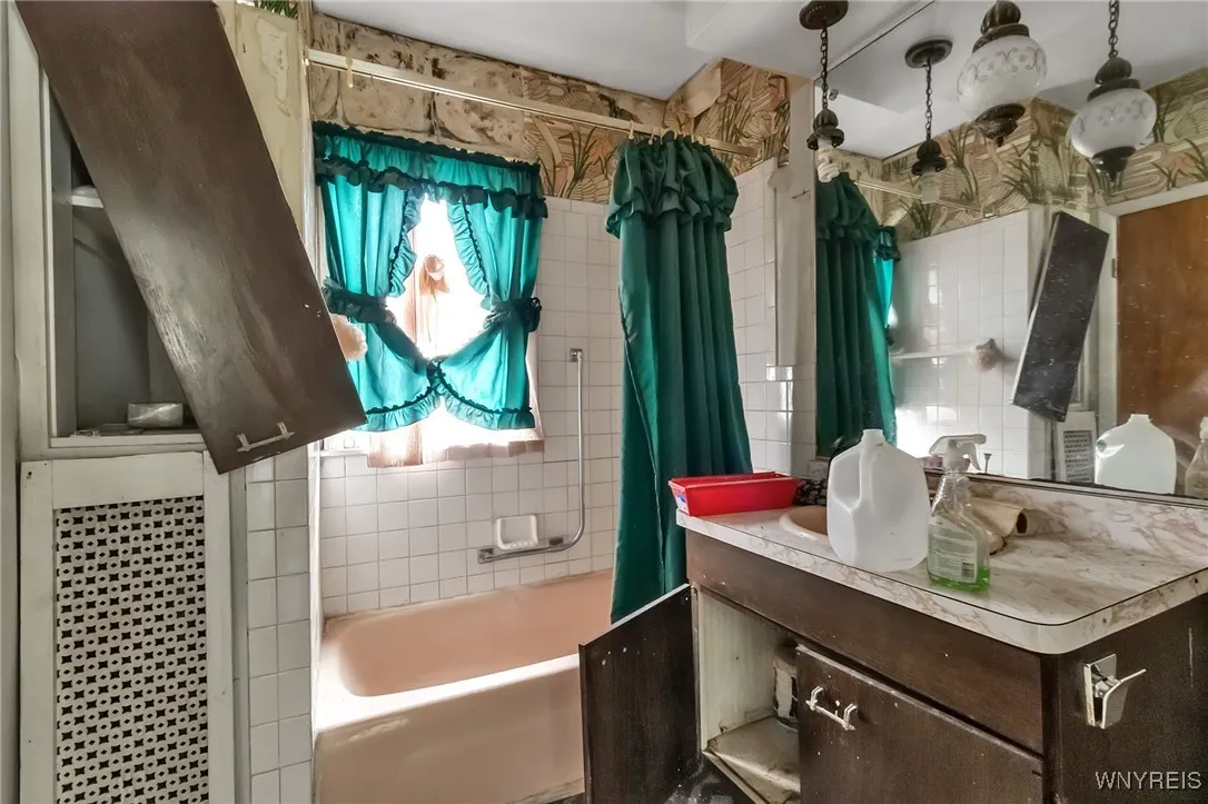624 Kensington Avenue, Buffalo, New York 14215, Buffalo, New York 14215, 4 Bedrooms Bedrooms, 8 Rooms Rooms,1 BathroomBathrooms,Residential,For Sale,624 Kensington Avenue, Buffalo, New York 14215,B1621487