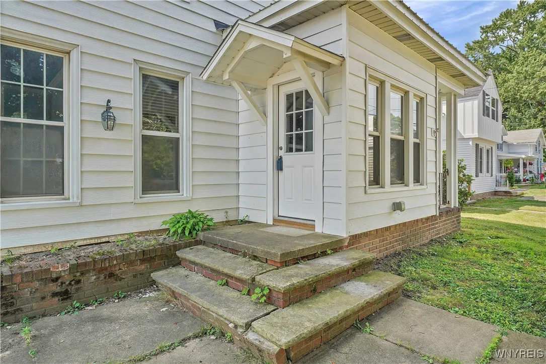 Entrance to 3 bedroom unit