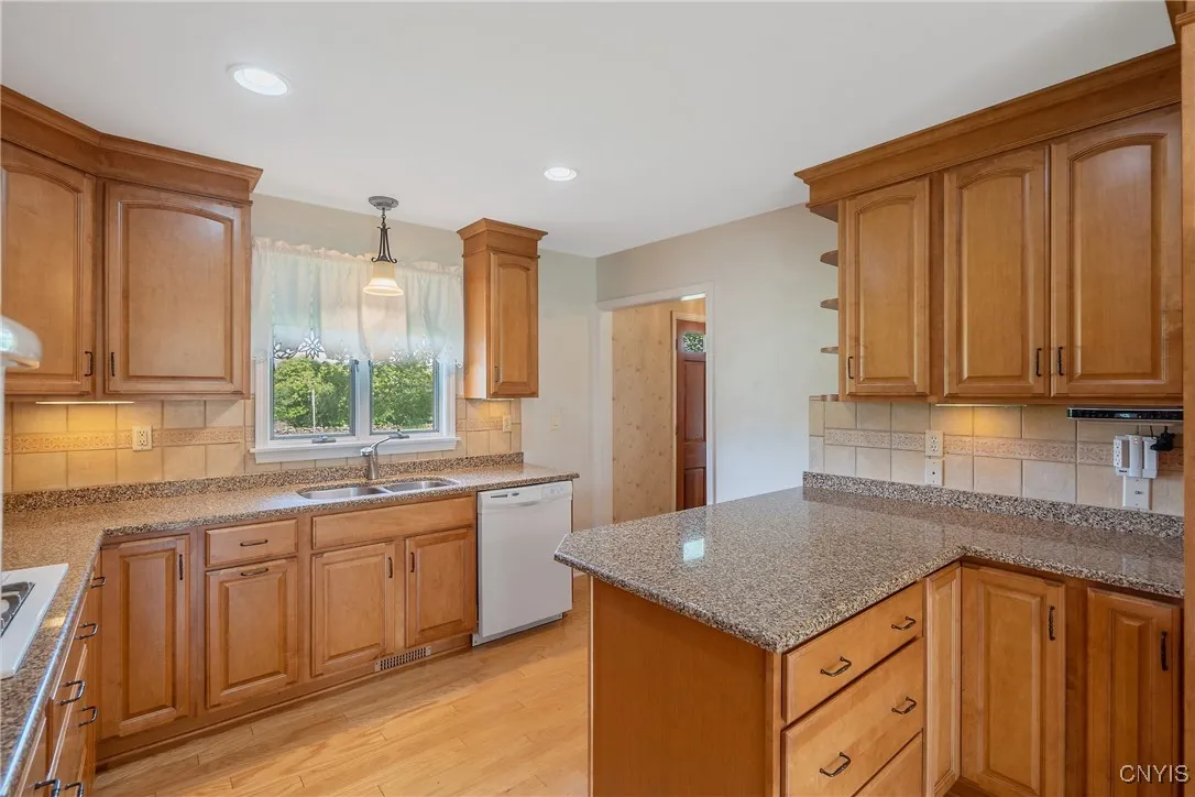 4649 Limeledge Road, Marcellus, New York 13108, Marcellus, New York 13108, 3 Bedrooms Bedrooms, 6 Rooms Rooms,2 BathroomsBathrooms,Residential,For Sale,4649 Limeledge Road, Marcellus, New York 13108,S1620501