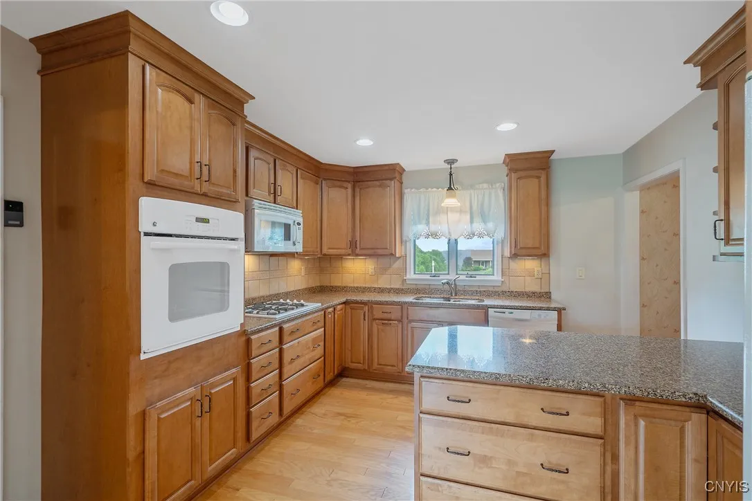 4649 Limeledge Road, Marcellus, New York 13108, Marcellus, New York 13108, 3 Bedrooms Bedrooms, 6 Rooms Rooms,2 BathroomsBathrooms,Residential,For Sale,4649 Limeledge Road, Marcellus, New York 13108,S1620501