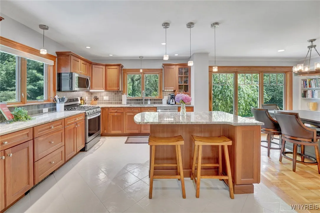 CHERRY CABINETRY- GRANITE COUNTERS -ALL APPLIANCES STAY