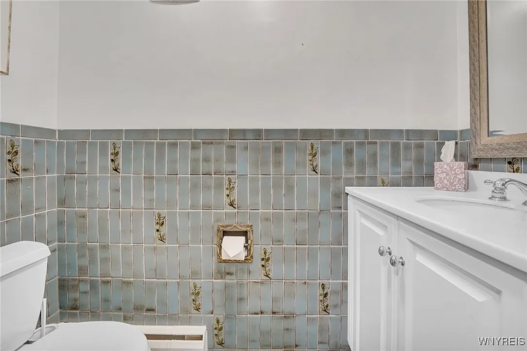 FIRST FLOOR HALF BATH