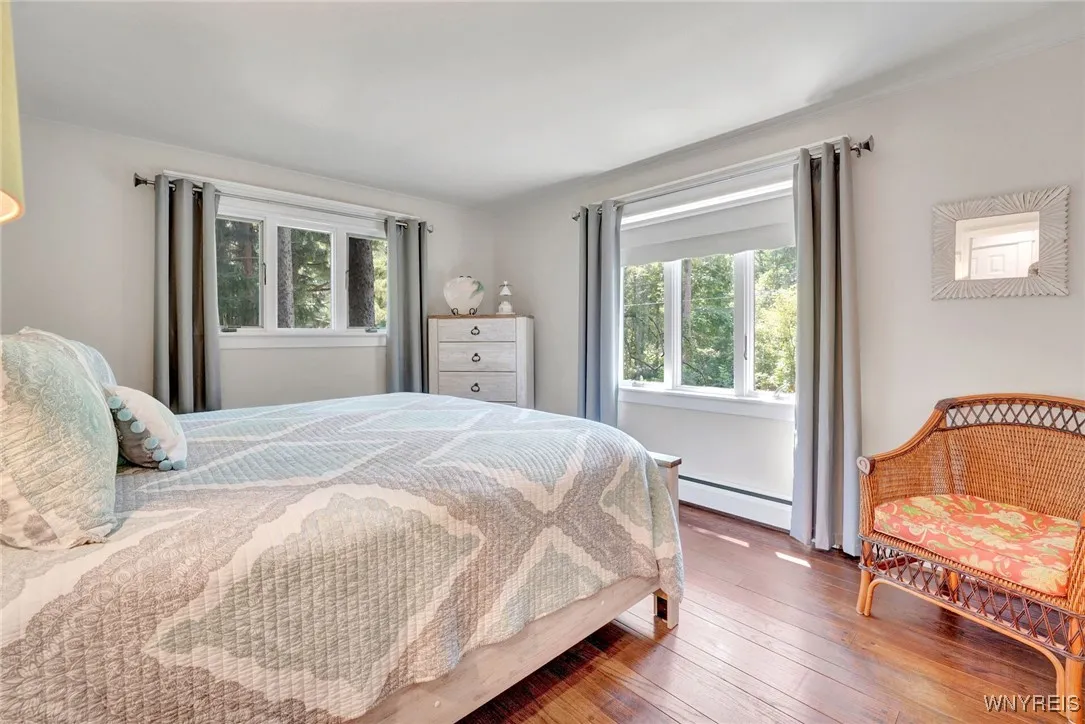 FIRST FLOOR BEDROOM
